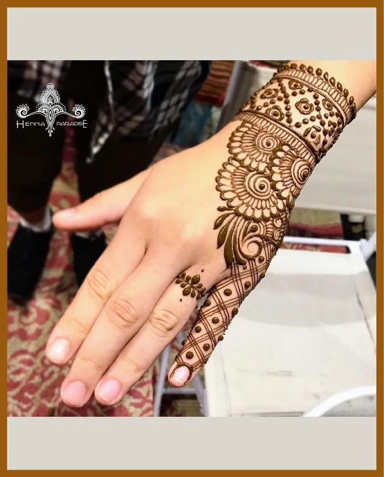 Curved Edge Net Pattern In Modern Back Hand Mehndi Design Curved Edge Net Pattern In Modern Back Hand Mehndi Design